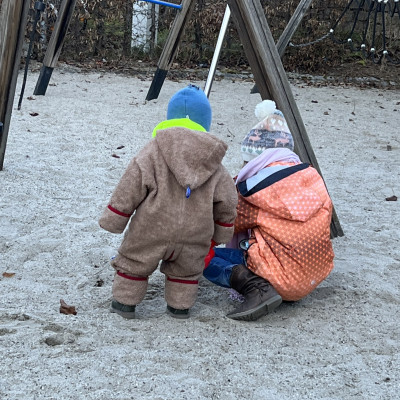 Auch an kälteren Tagen am Spielplatz