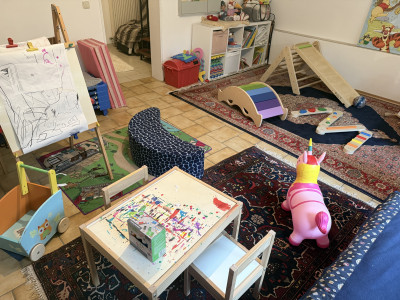 Mit kleiner Malecke und Tafel